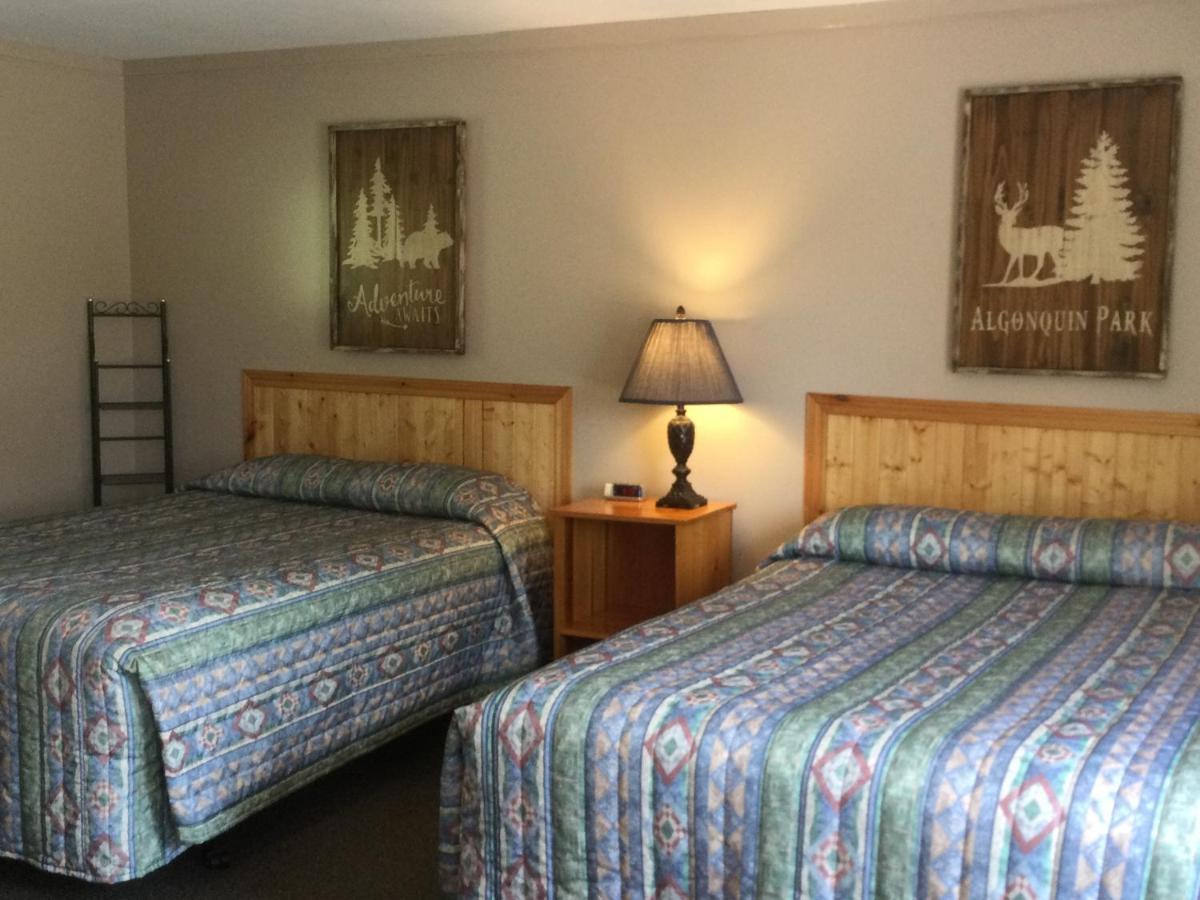 Dwight Village Motel Экстерьер фото