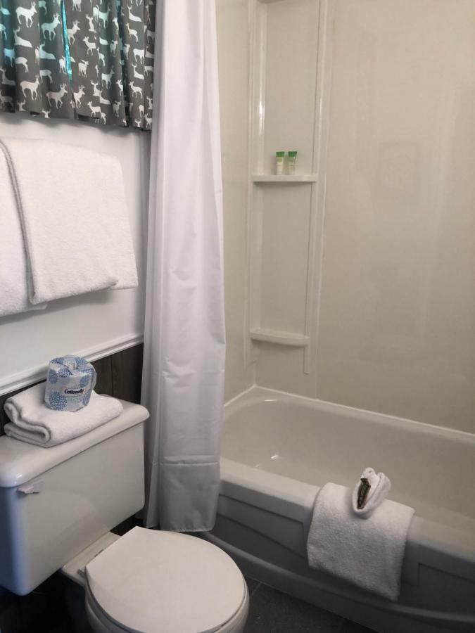 Dwight Village Motel Экстерьер фото